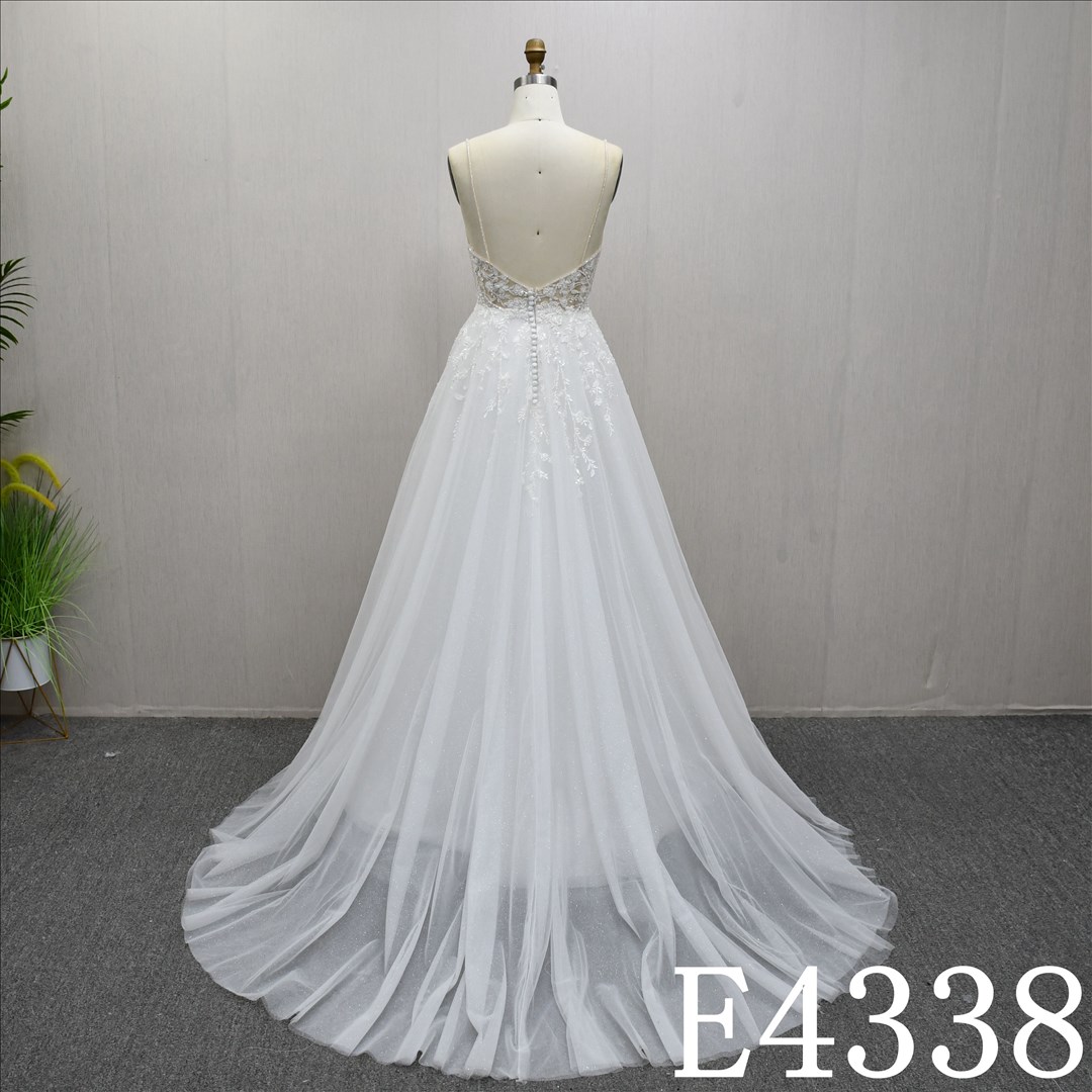 This Stain A-line  A-line dress features a simple design with Lace flower