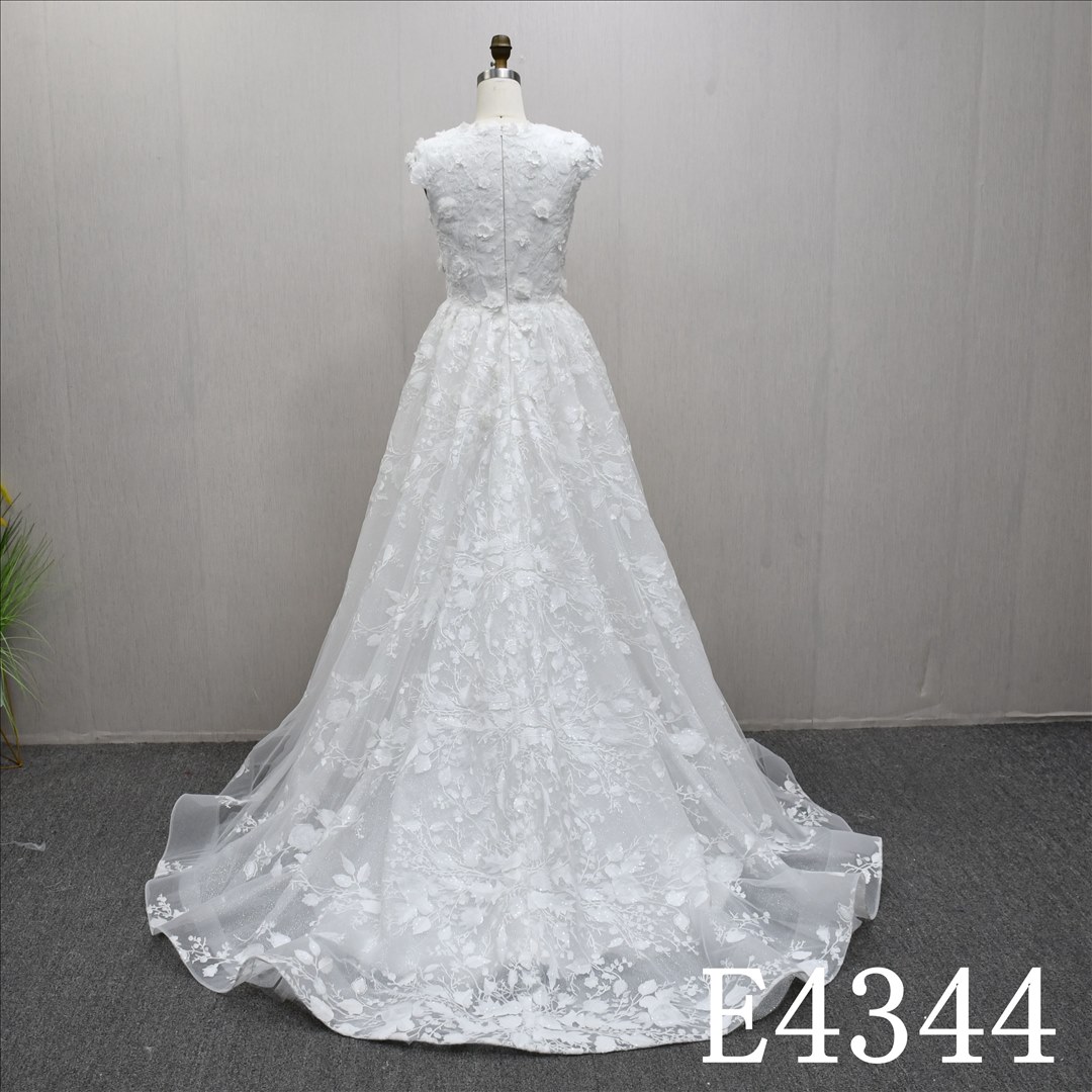 This Stain A-Line  Boat Neckline dress features a simple design with Lace flower