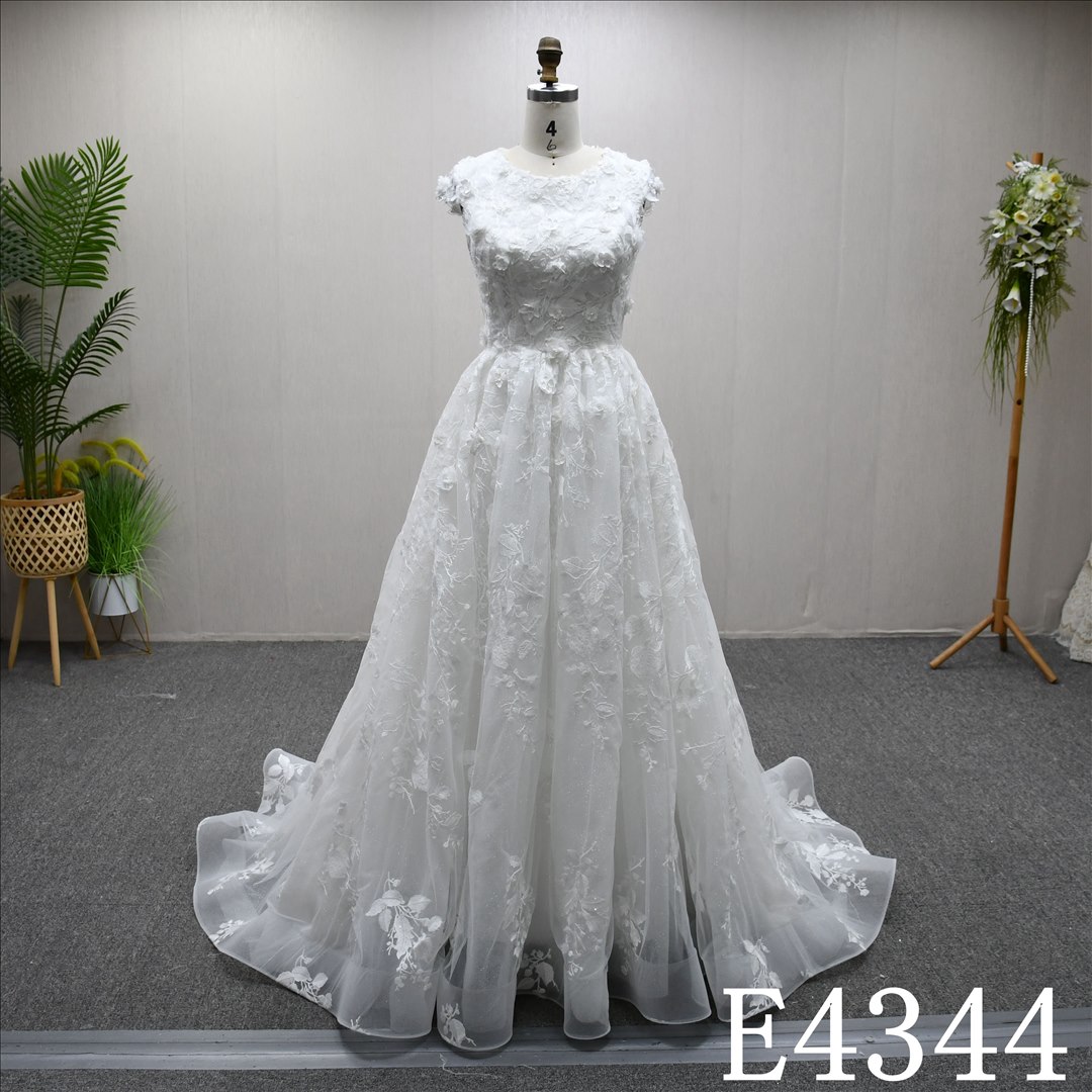 This Stain A-Line  Boat Neckline dress features a simple design with Lace flower