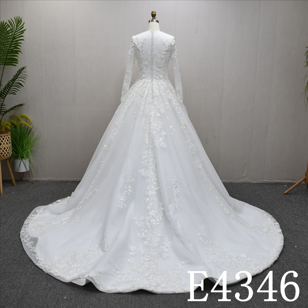 This Stain Ball Gown  Boat Neckline dress features a simple design with Lace flower