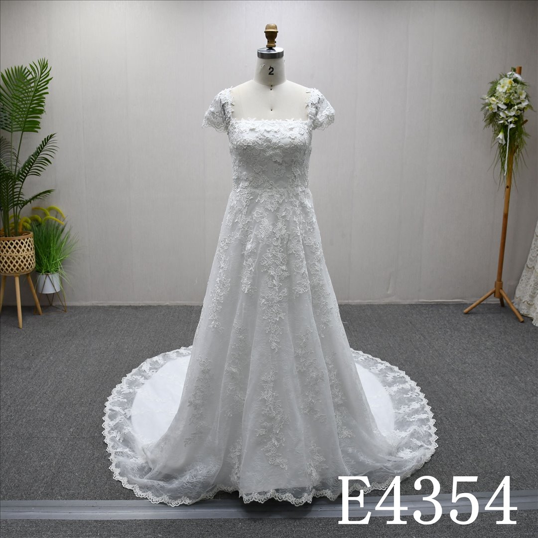 This Stain A-line Boat Neckline dress features a simple design with Lace flower