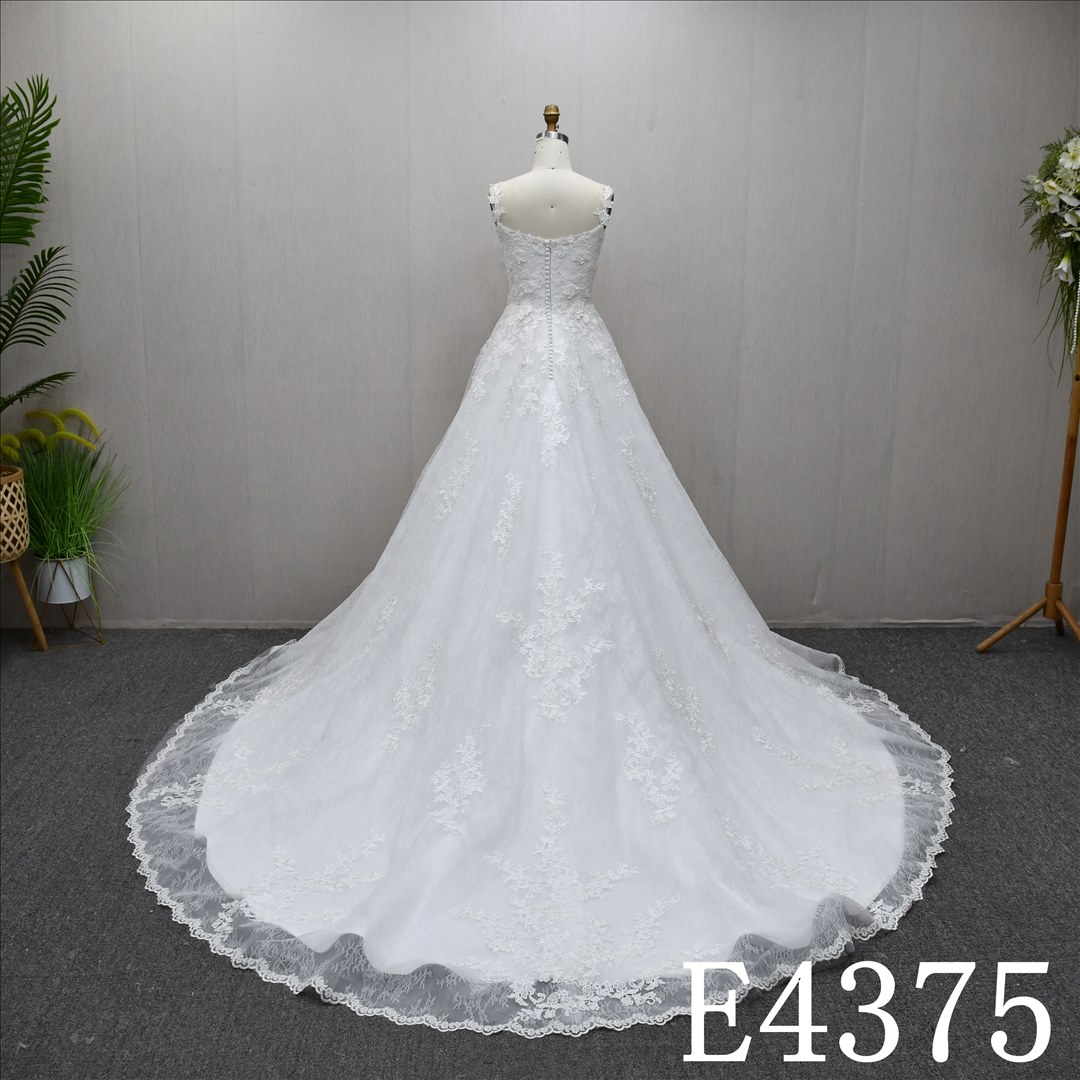 This Tulle A-line Straight collar dress features a simple design with Lace flower