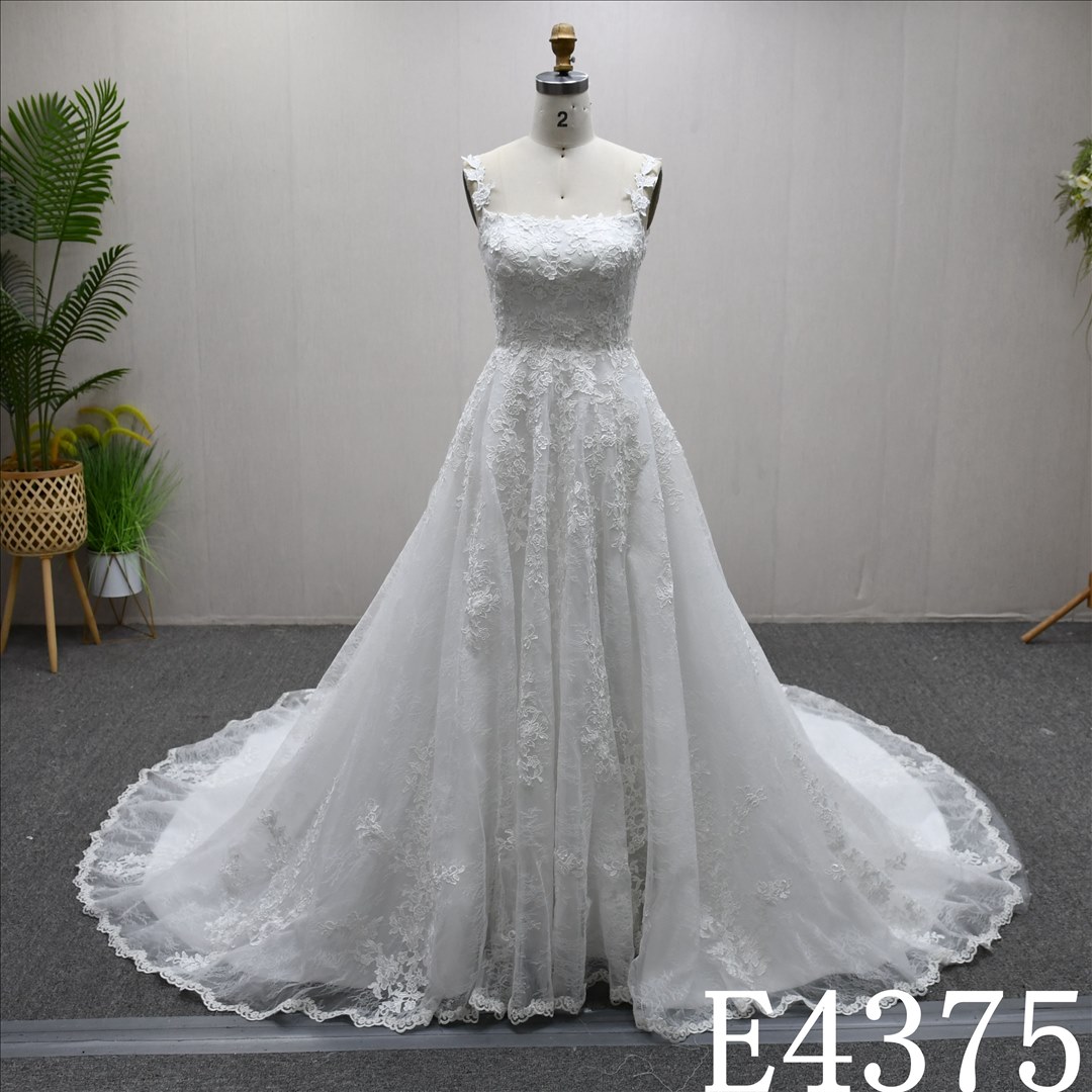 This Tulle A-line Straight collar dress features a simple design with Lace flower