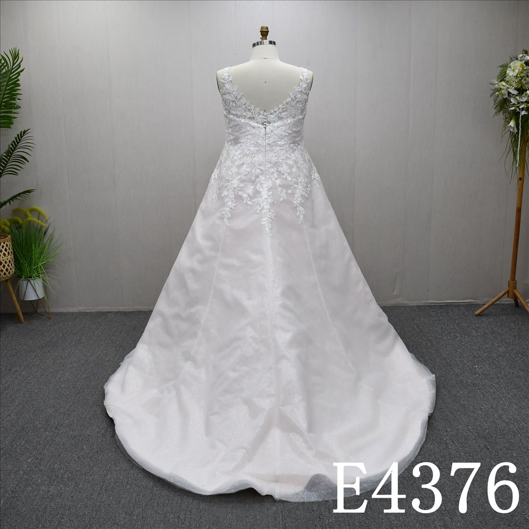 This Tulle A-line Straight collar dress features a simple design with Lace flower