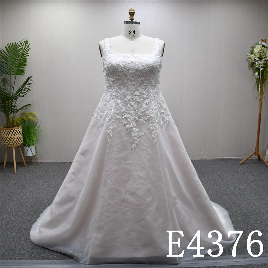 This Tulle A-line Straight collar dress features a simple design with Lace flower