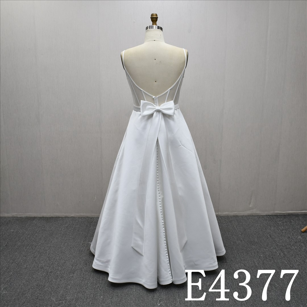 This Satin A-line V-neckline dress features a simple design with Bow