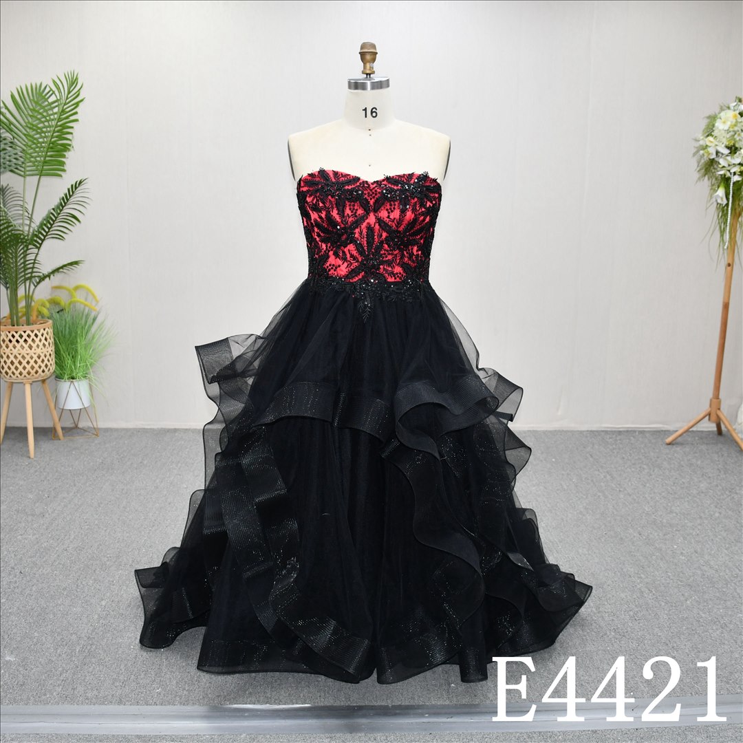 This Tulle A-line Sweetheart dress features a simple design with Lace Flower