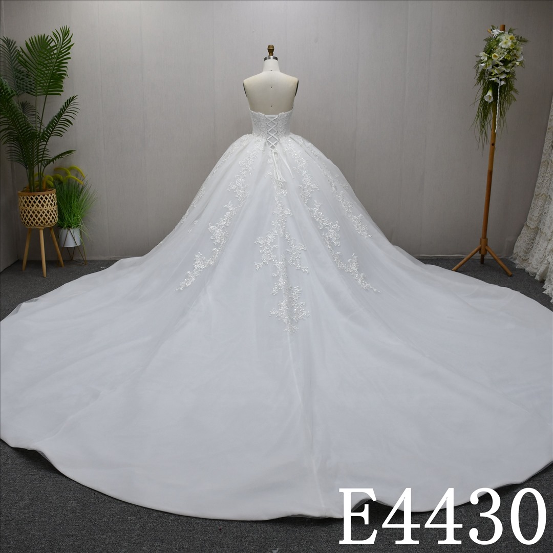 This Tulle Ball Gown Sweetheart dress features a simple design with Lace flower Beading