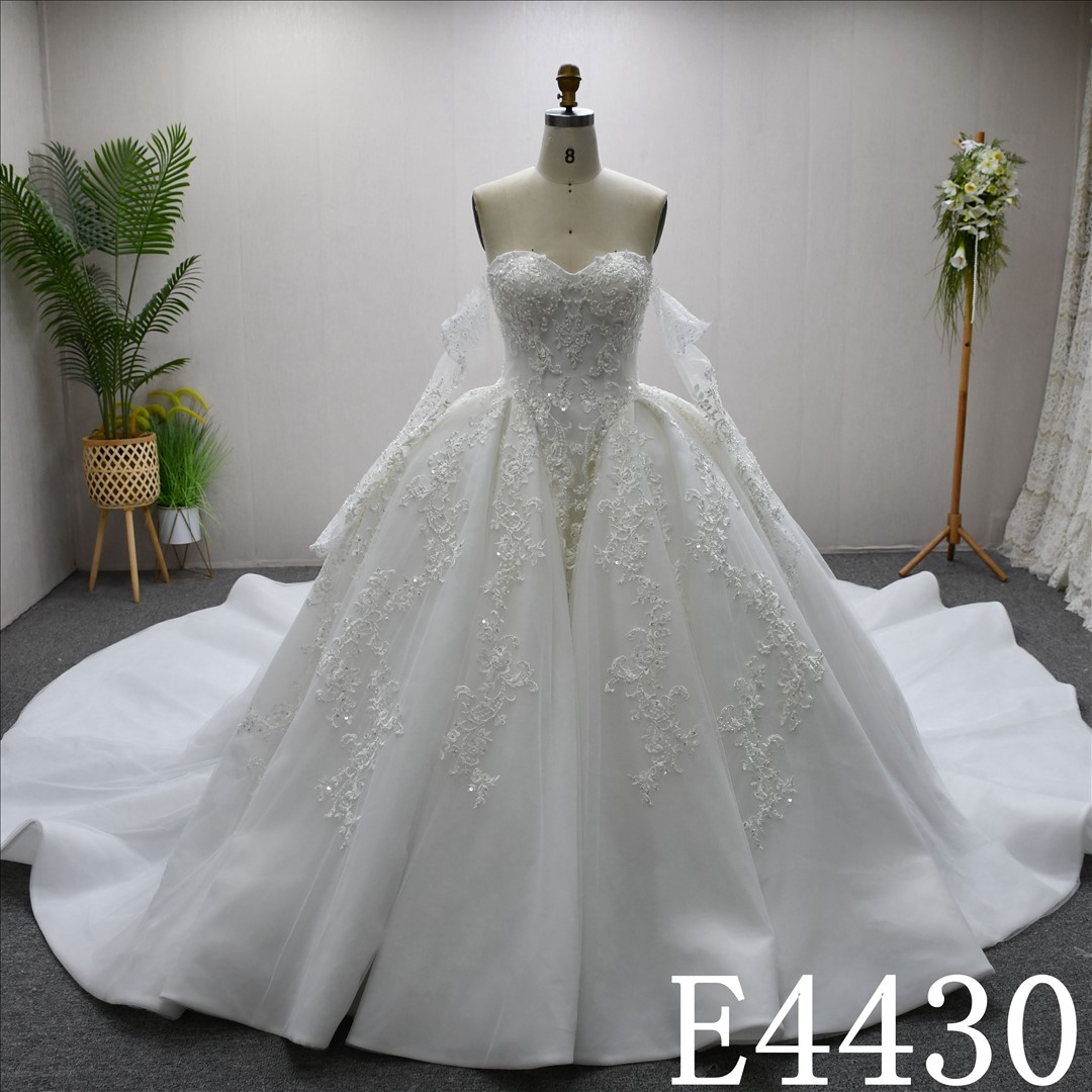 This Tulle Ball Gown Sweetheart dress features a simple design with Lace flower Beading
