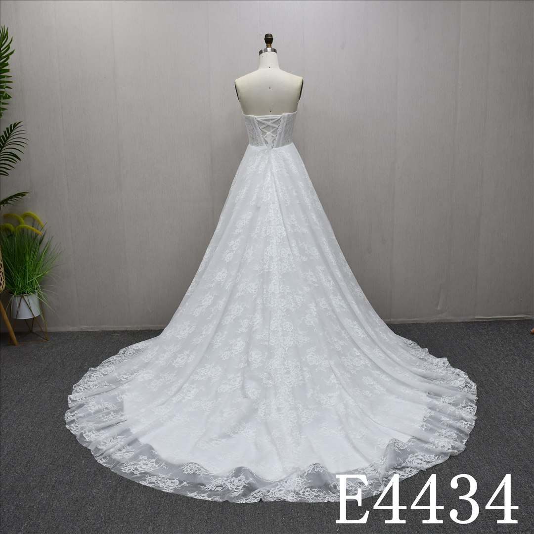 This Tulle A-Line Boat Neckline dress features a simple design with Lace flower