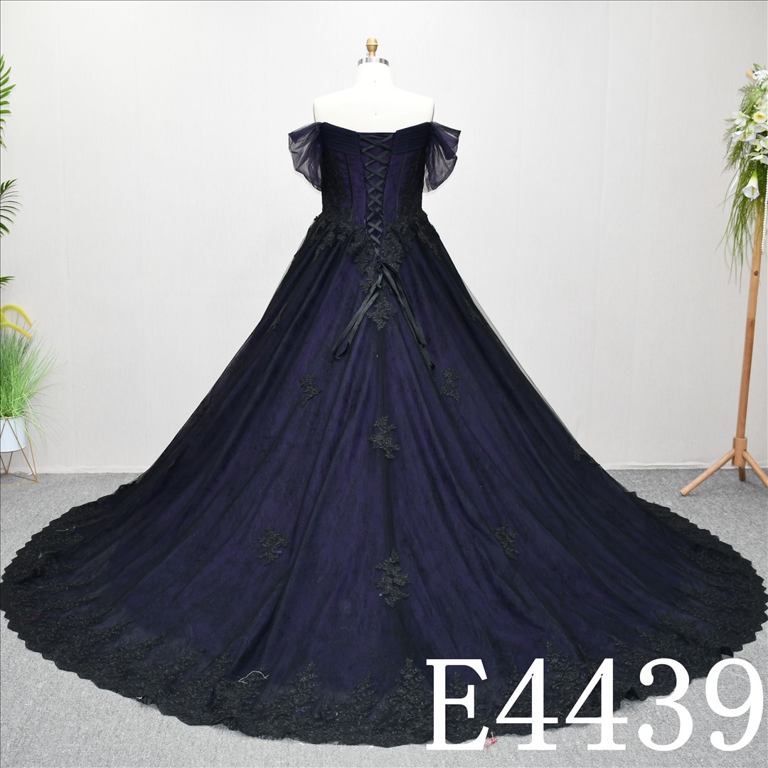 This Tulle Ball Gown Sweetheart dress features a simple design with Lace flowerBall Gown