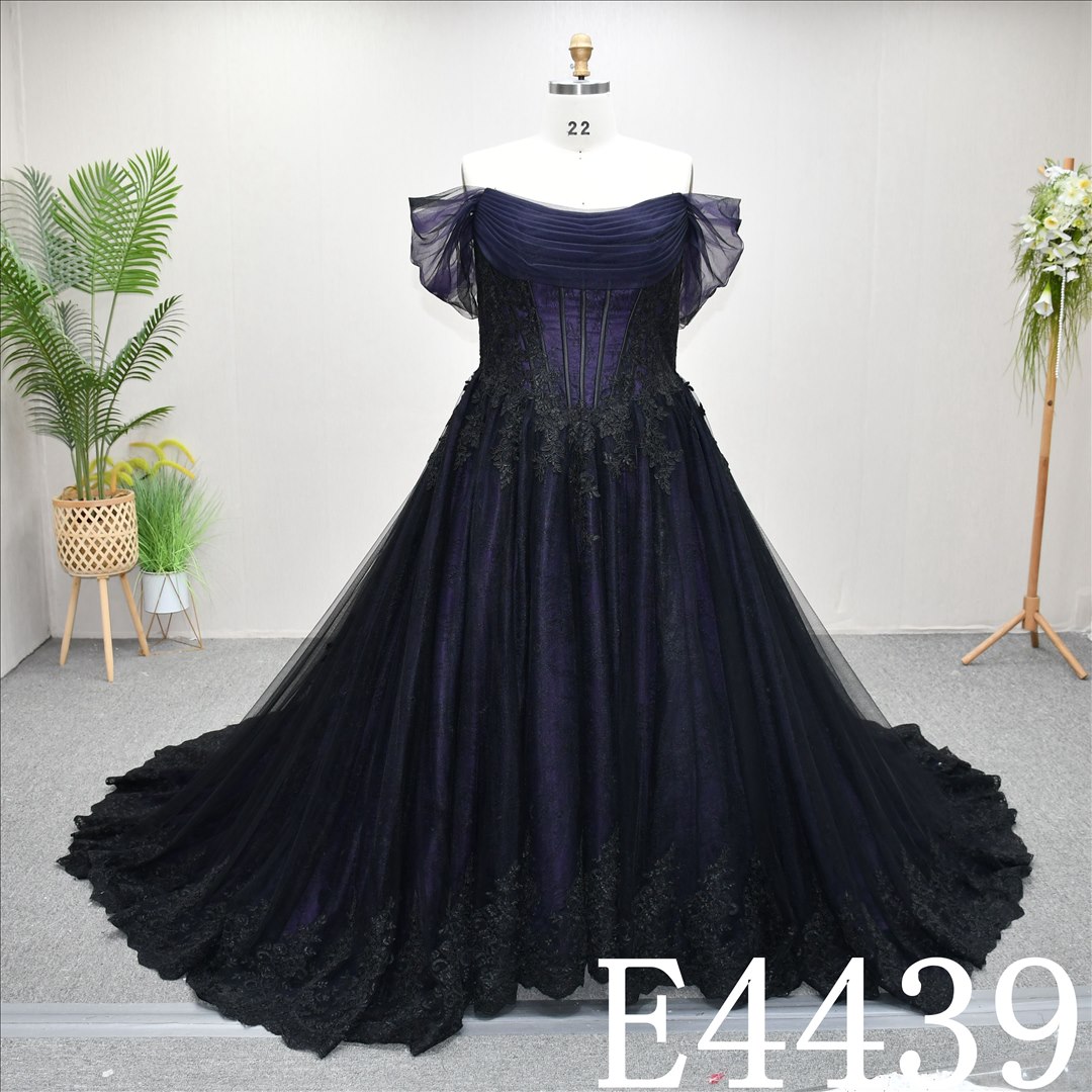 This Tulle Ball Gown Sweetheart dress features a simple design with Lace flowerBall Gown