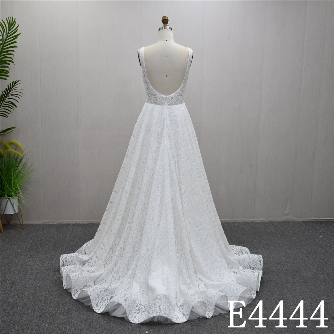 This Tulle Mermaid Boat Neckline dress features a simple design with Lace flower