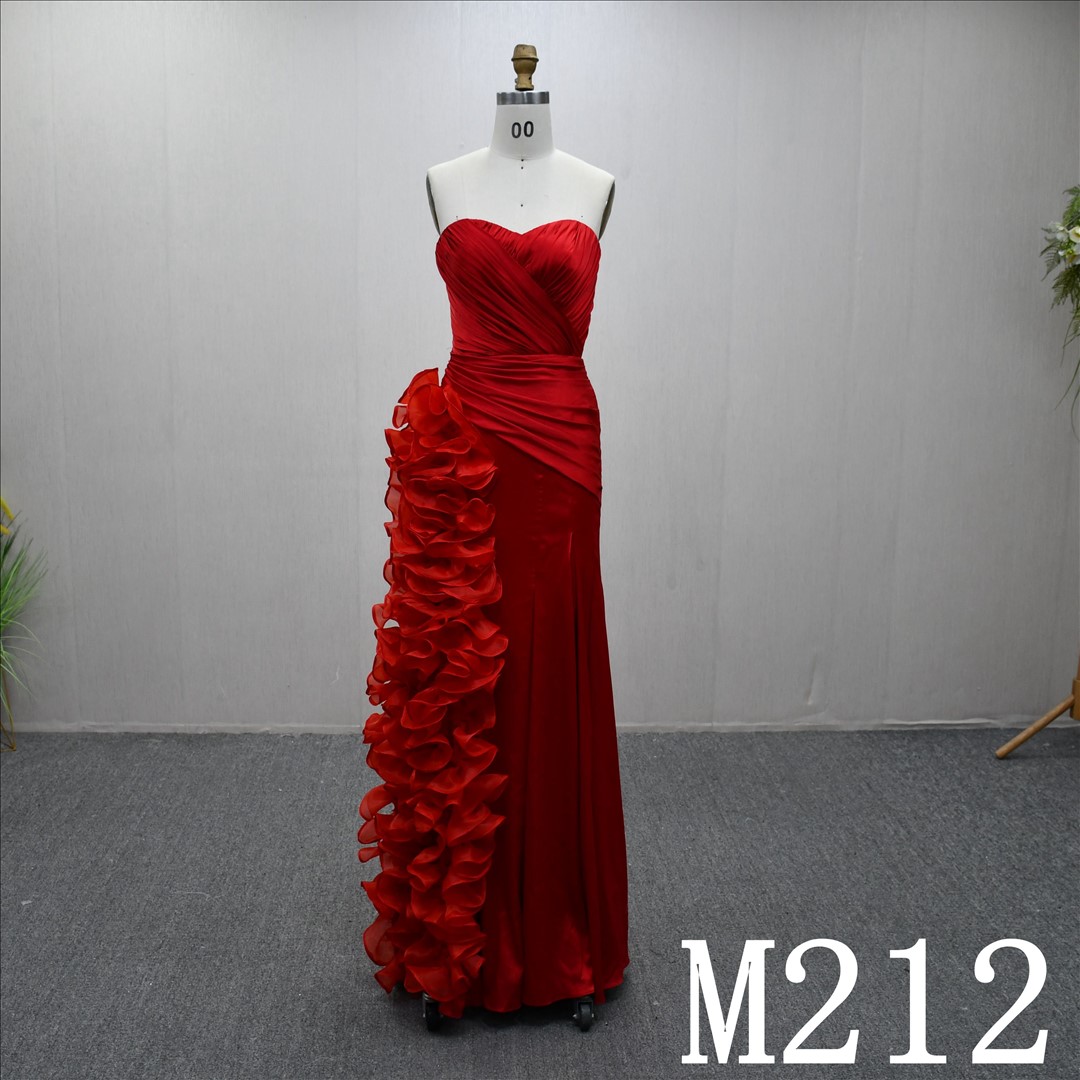 This Tulle Cocktail Dress Sweetheart dress features a simple design with