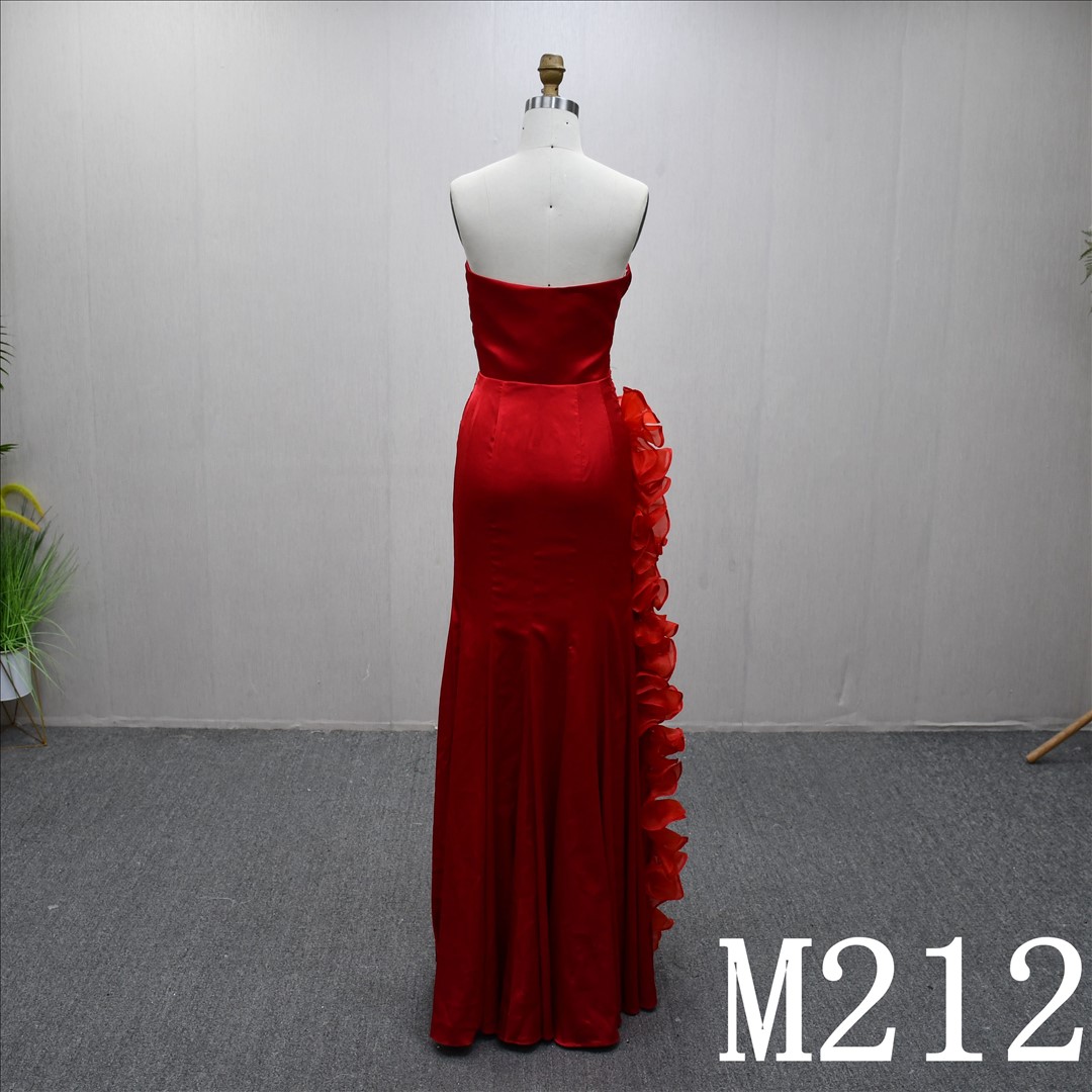 This Tulle Cocktail Dress Sweetheart dress features a simple design with