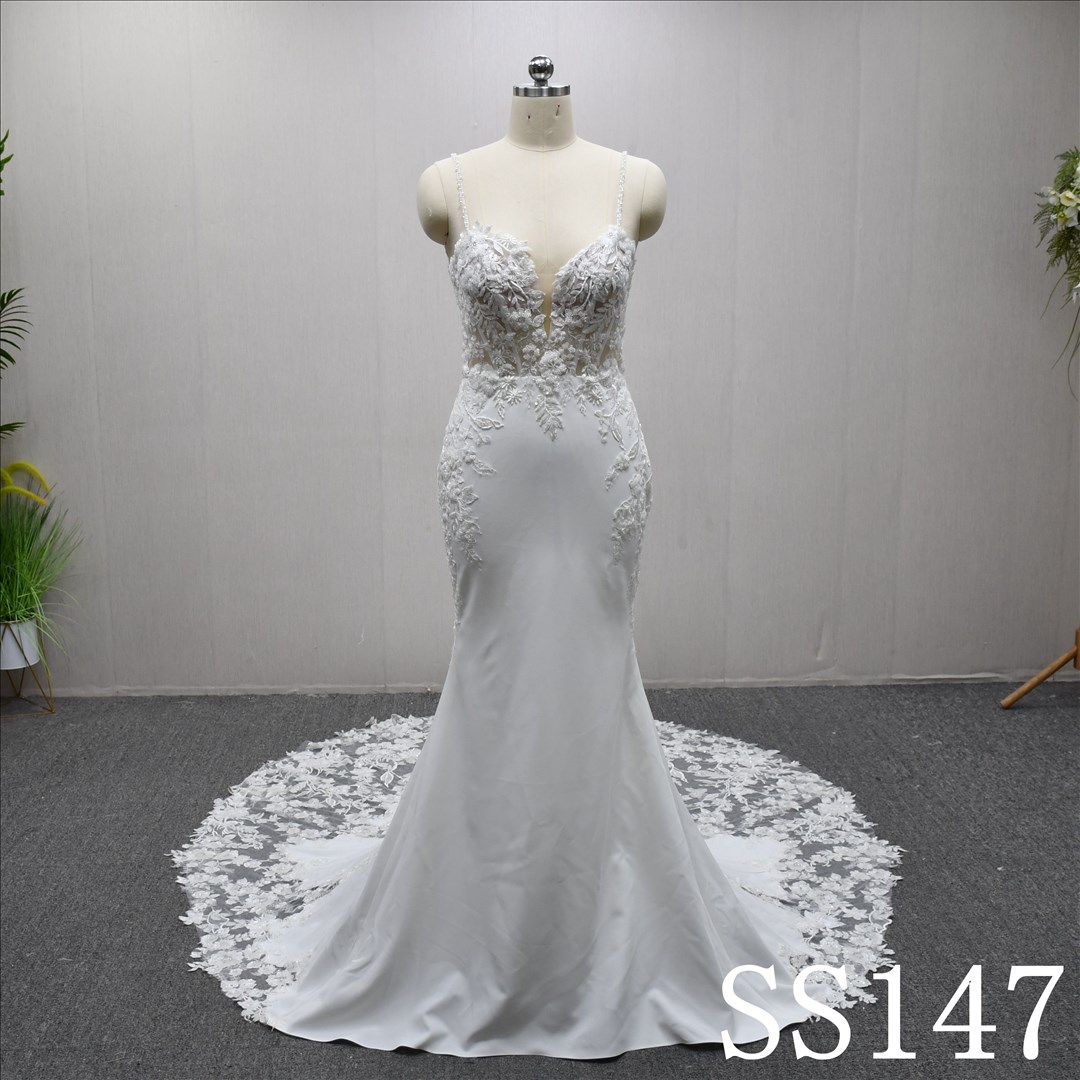 This Tulle Mermaid Sweetheart dress features a simple design with Lace Flower