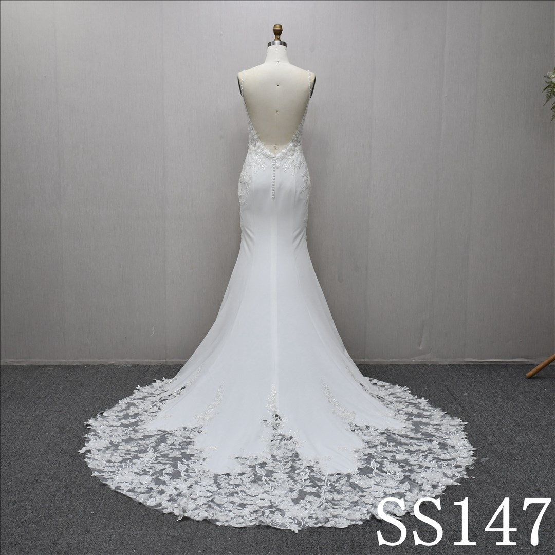 This Tulle Mermaid Sweetheart dress features a simple design with Lace Flower