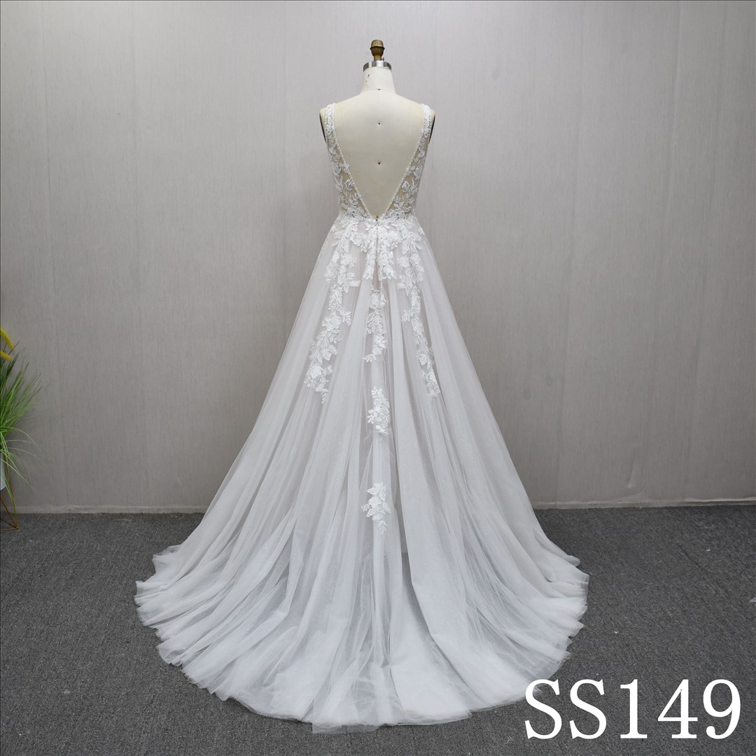 This Tulle A-line Sweetheart dress features a simple design with Lace Flower