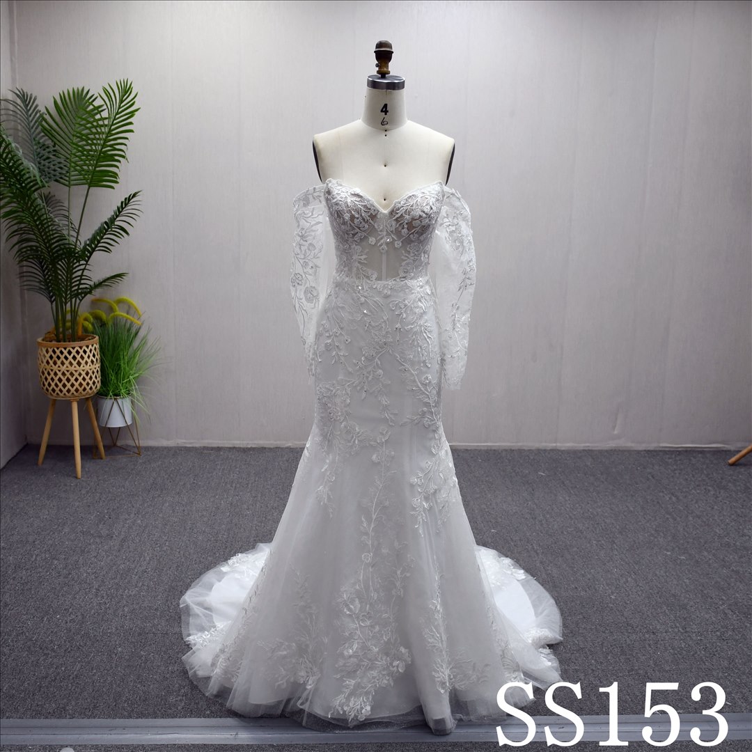 This Tulle Mermaid Sweetheart dress features a simple design with Lace Flower