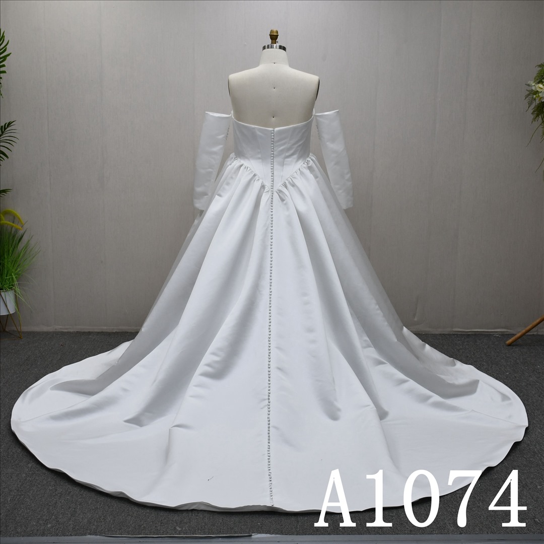 Aline Sweetheart dress features a simple design With Beading Detachable Sleeves