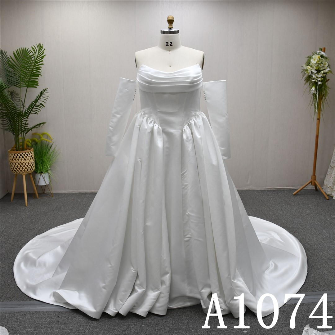 Aline Sweetheart dress features a simple design With Beading Detachable Sleeves