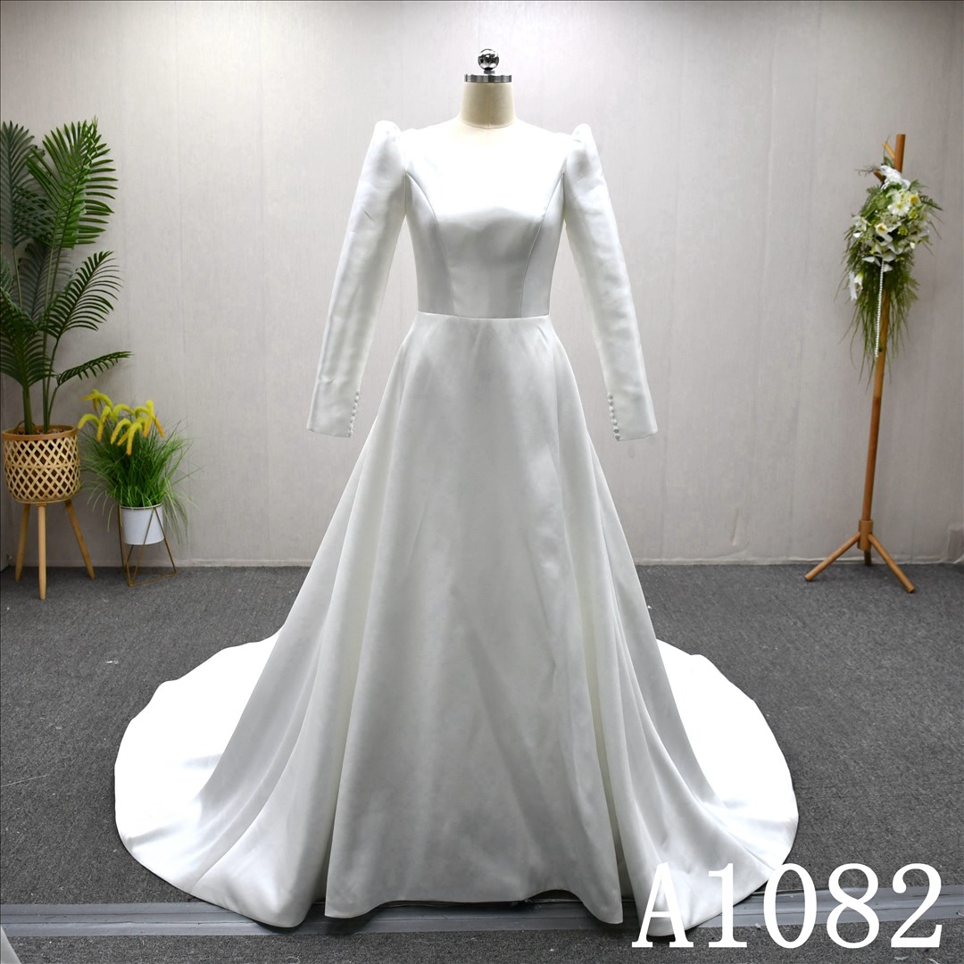 A-Line Sweetheart dress features a simple design With Longsleeves