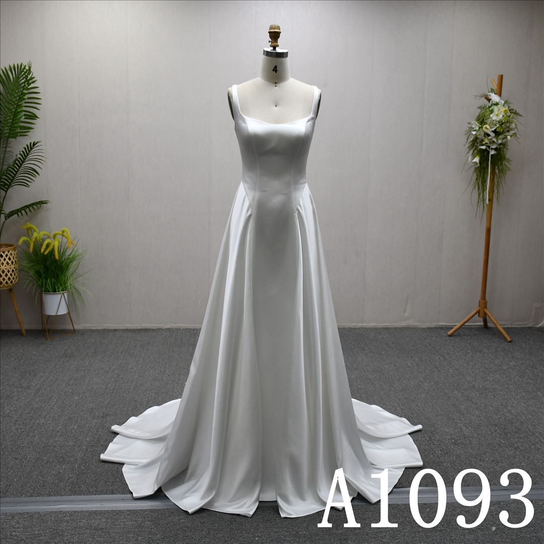 A-Line Sweetheart dress features a simple design With Sleeveless