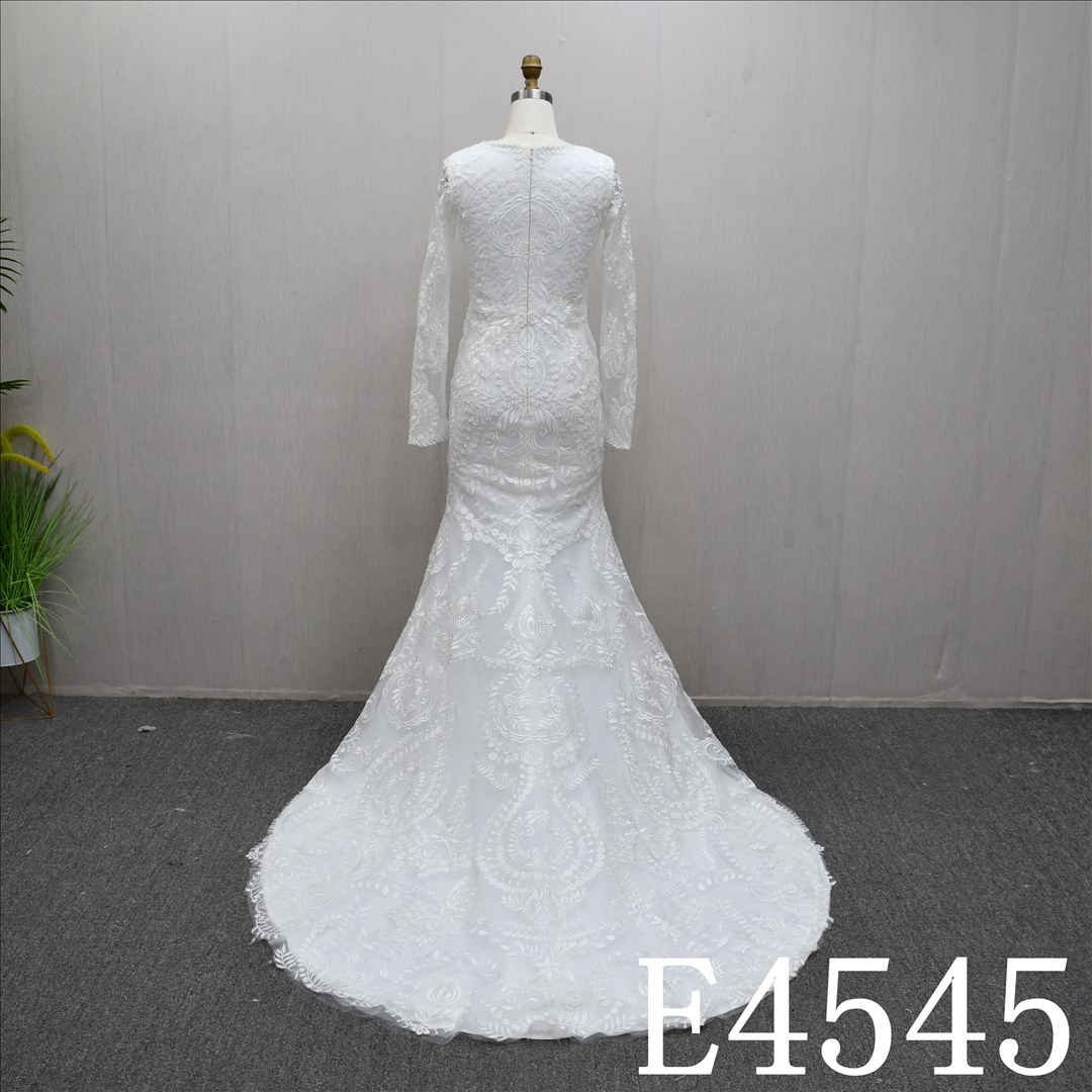 Bridal Dress Factory Stock V-neckline Mermaid dress features With  simple Lace Flower