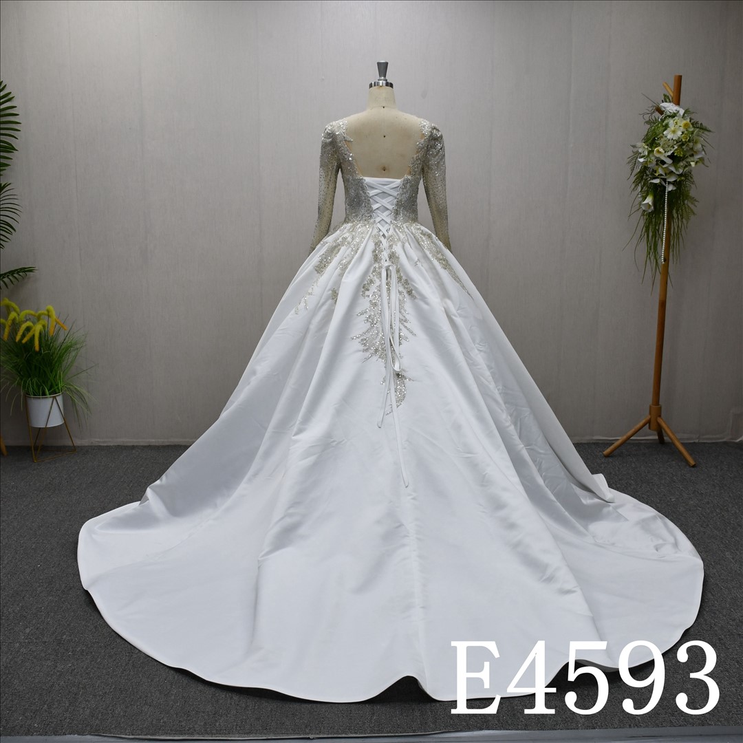 Bridal Dress Factory Stock Aline Scoop Neck dress features With Design Detachable