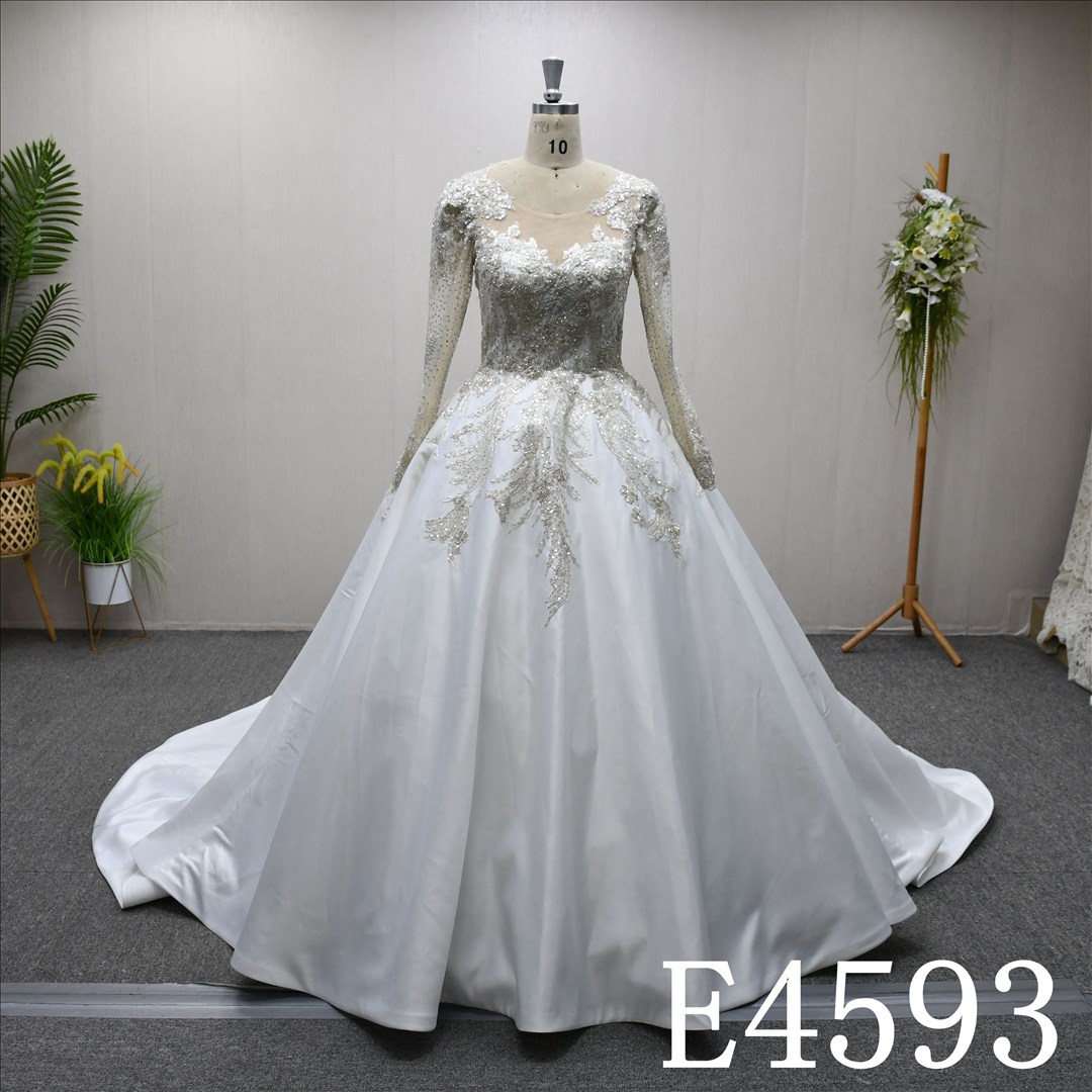 Bridal Dress Factory Stock Aline Scoop Neck dress features With Design Detachable