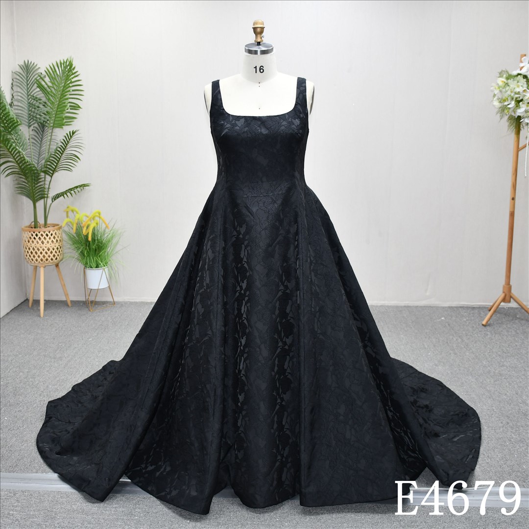China Bridal Dress Factory  A-lined Square collar Simple dress features Lace