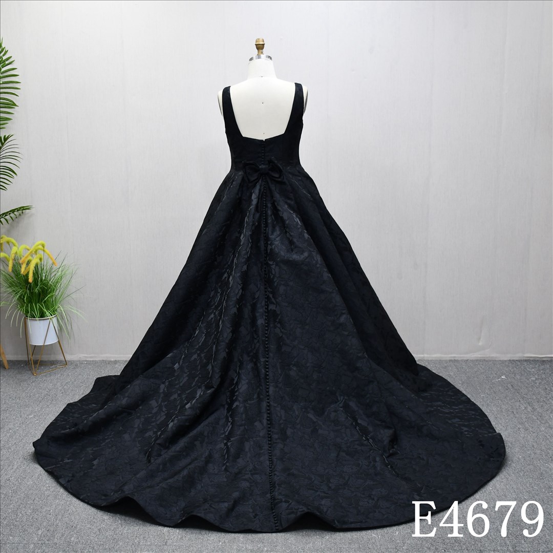 China Bridal Dress Factory  A-lined Square collar Simple dress features Lace