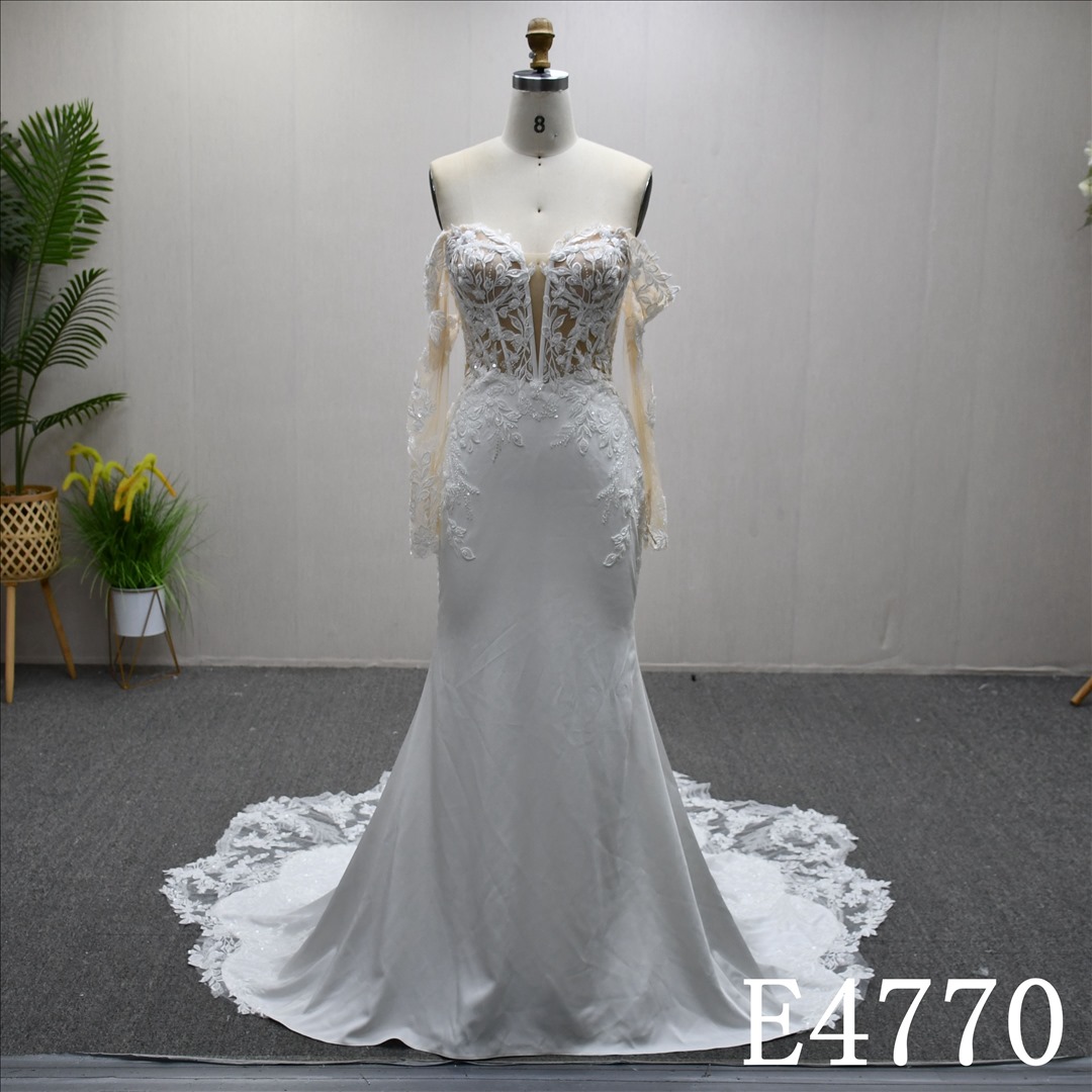 China Bridal Dress Factory  A-lined  Sweetheart neckline   Simple dress features lace
