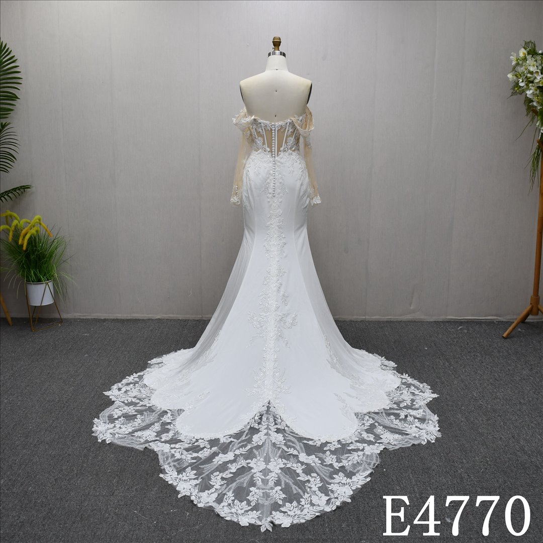 China Bridal Dress Factory  A-lined  Sweetheart neckline   Simple dress features lace