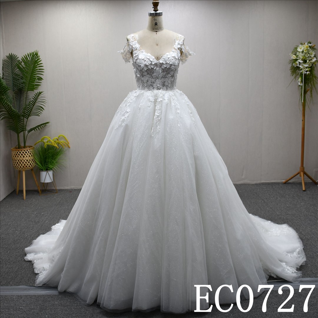 China Bridal Dress Factory  A-lined Halter strap Simple dress features