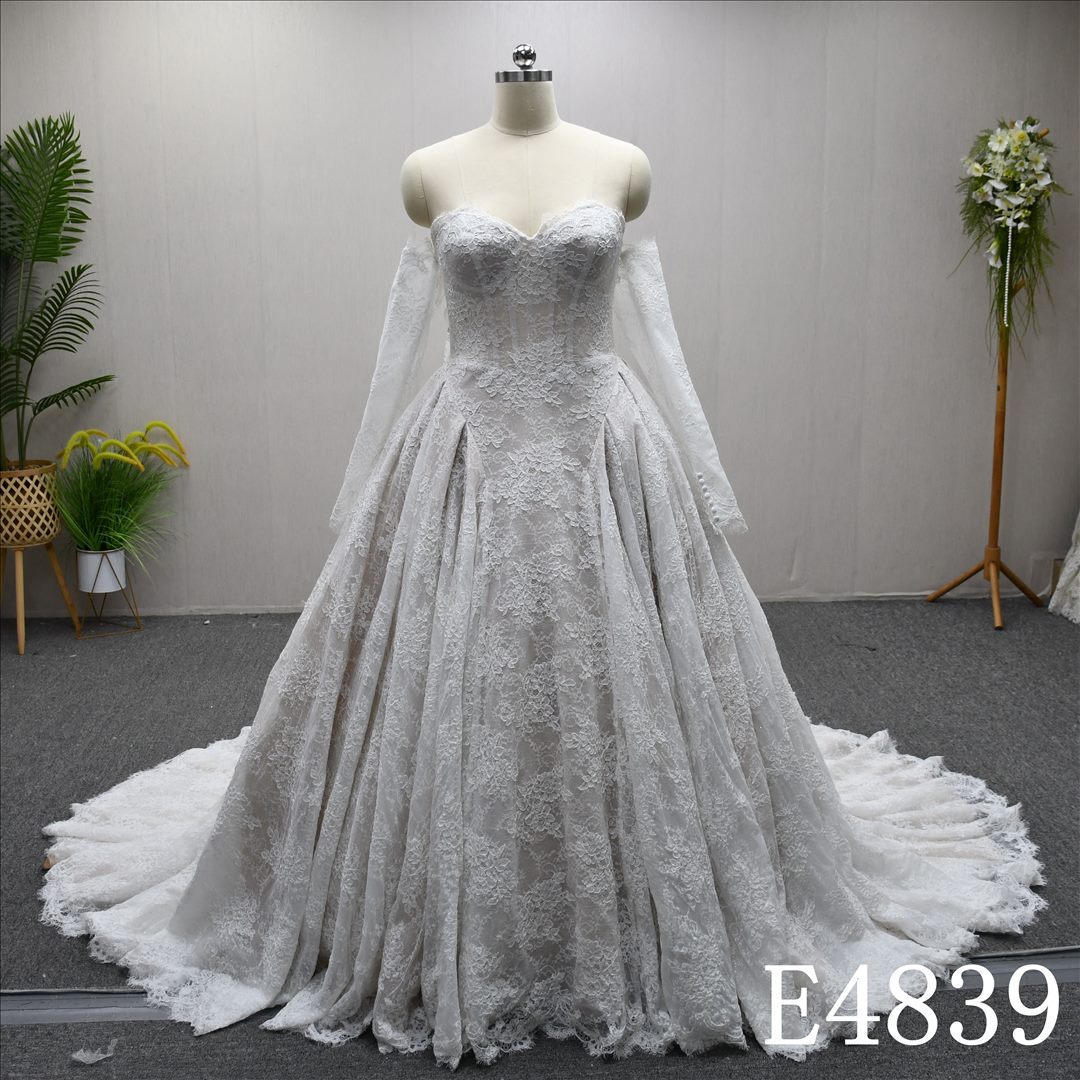 Guangzhou Factory Sweetheart Off The Shoulder Ball Gown Wedding Dress Detachable Long Sleeves Lace Bridal Gown