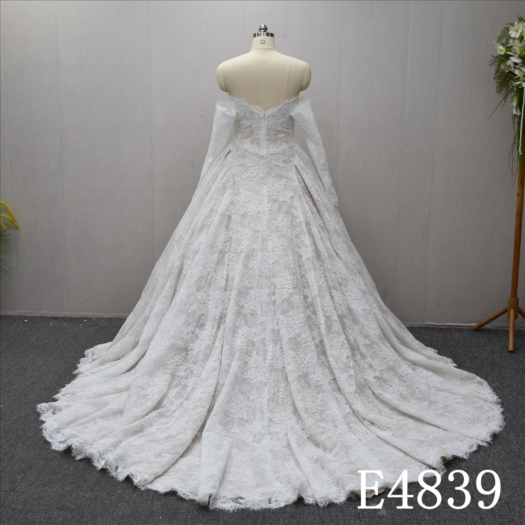 Guangzhou Factory Sweetheart Off The Shoulder Ball Gown Wedding Dress Detachable Long Sleeves Lace Bridal Gown