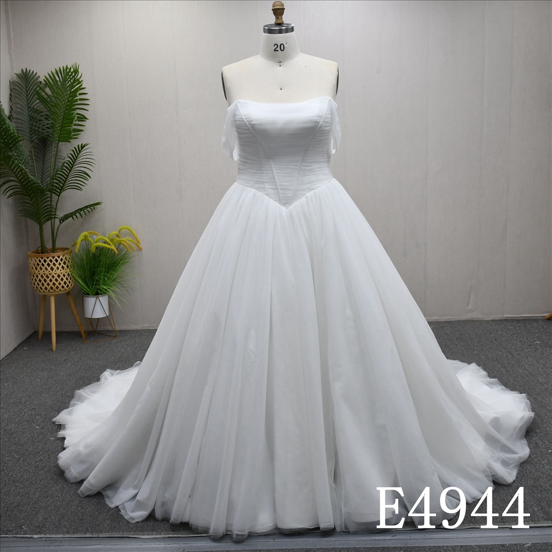 Guangzhou Bridal Gown Factory Strapless Tube Top Tulle A-Line Wedding Dress Lace Up Corset Back Chapel Train Bridal Gown