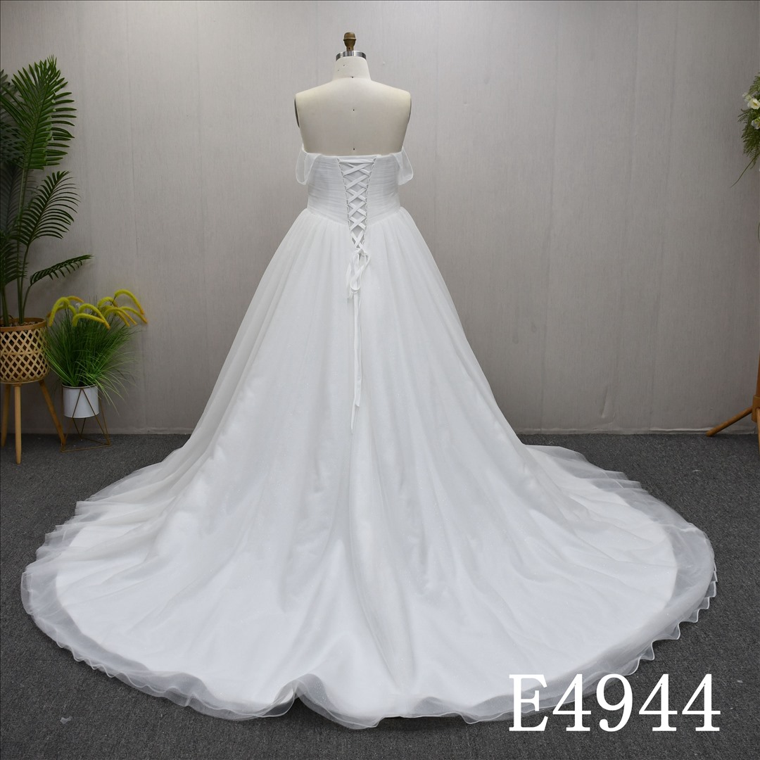 Guangzhou Bridal Gown Factory Strapless Tube Top Tulle A-Line Wedding Dress Lace Up Corset Back Chapel Train Bridal Gown