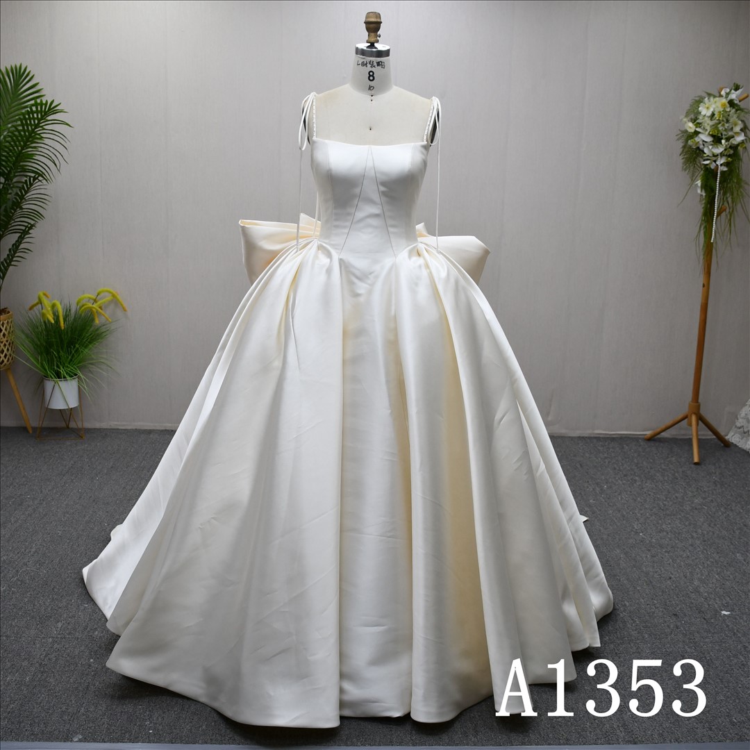 Guangzhou Bridal Gown Factory Square Neck Spaghetti Strap Satin Ball Gown Wedding Dress Chapel Train Big Bow Back Bridal Gown