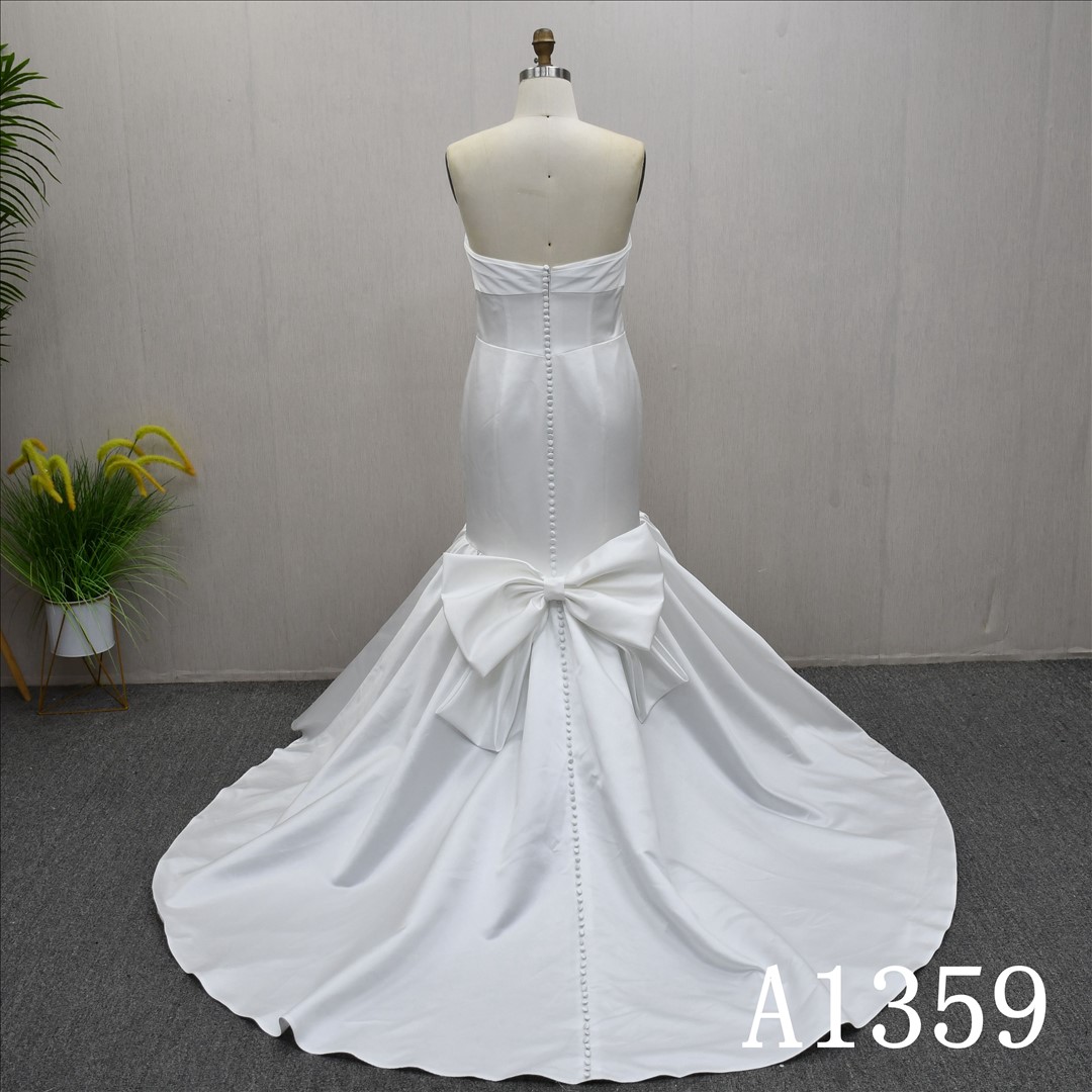 Guangzhou Bridal Gown Factory Strapless Draped Sweetheart Satin Mermaid Wedding Dress Chapel Train Pearl Button Back Big Bow Bridal Gown