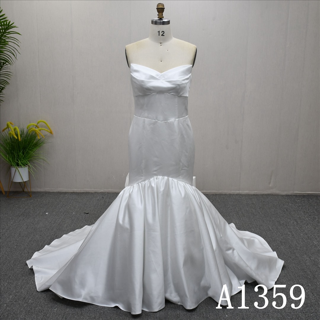 Guangzhou Bridal Gown Factory Strapless Draped Sweetheart Satin Mermaid Wedding Dress Chapel Train Pearl Button Back Big Bow Bridal Gown