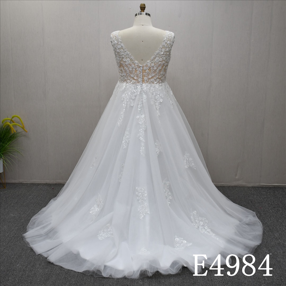 Guangzhou Bridal Gown Factory Plus Size V Neck A Line Wedding Dress Sleeveless Lace Appliques Sheer V Back Pearl Button Sweep Train Bridal Gown