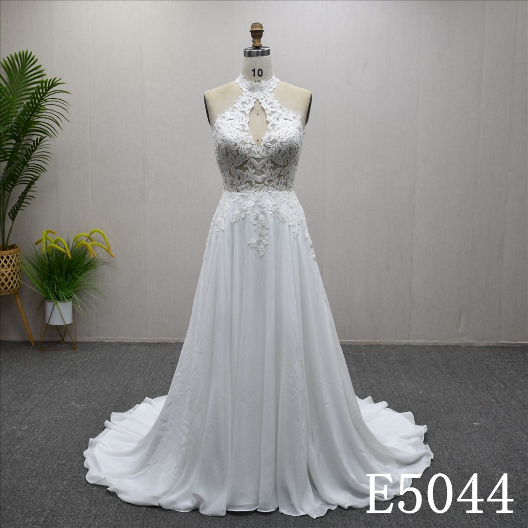 Guangzhou Bridal Gown Factory Halter Keyhole A Line Wedding Dress Lace Applique Chiffon Bridal Gown Illusion Open Back Chapel Train