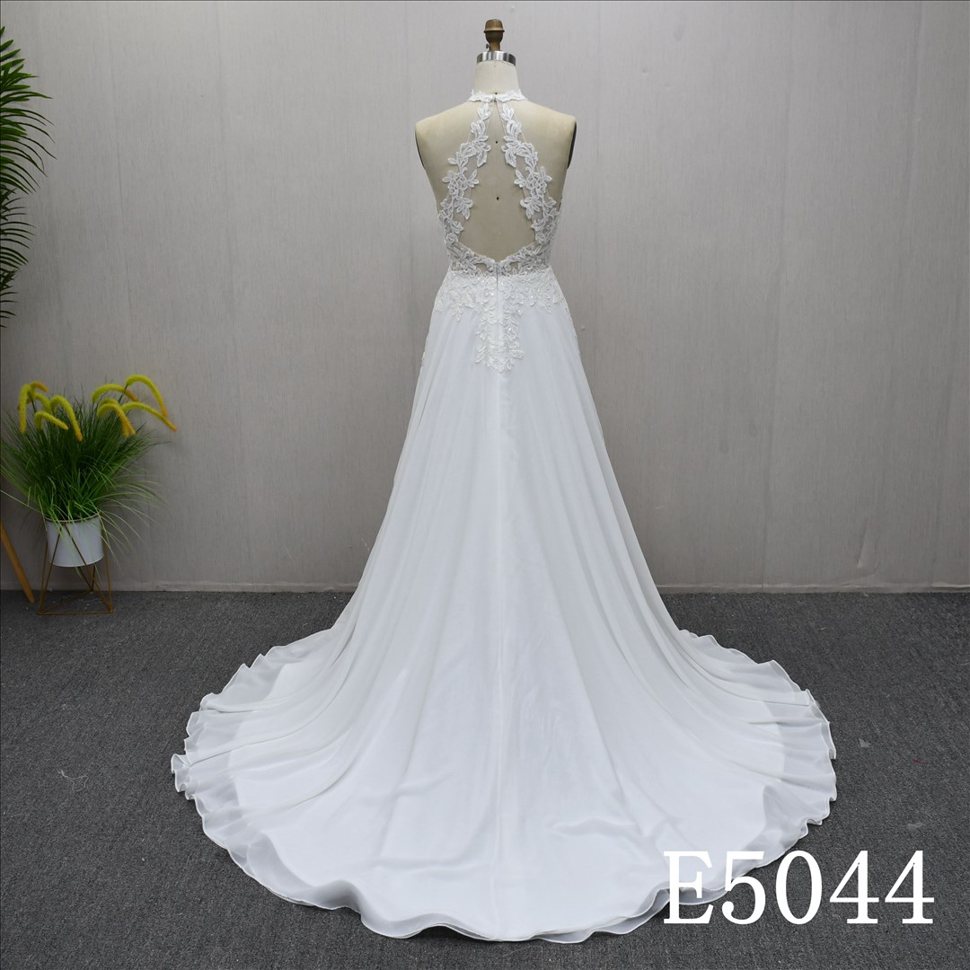 Guangzhou Bridal Gown Factory Halter Keyhole A Line Wedding Dress Lace Applique Chiffon Bridal Gown Illusion Open Back Chapel Train