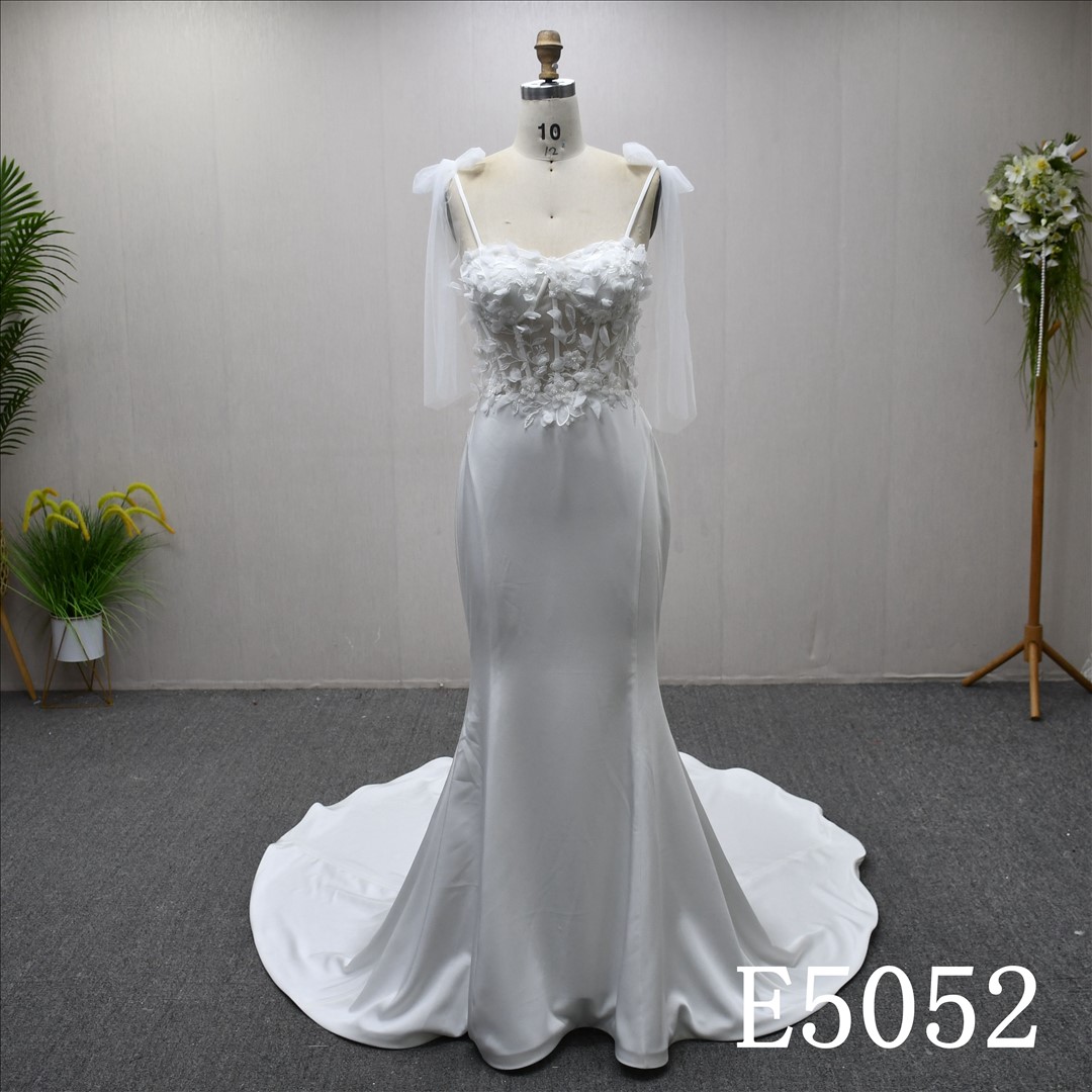 Guangzhou Bridal Gown Factory Sweetheart Spaghetti Strap Mermaid Wedding Dress 3D Floral Lace Satin Bridal Gown Tulle Bow Strap Chapel Train