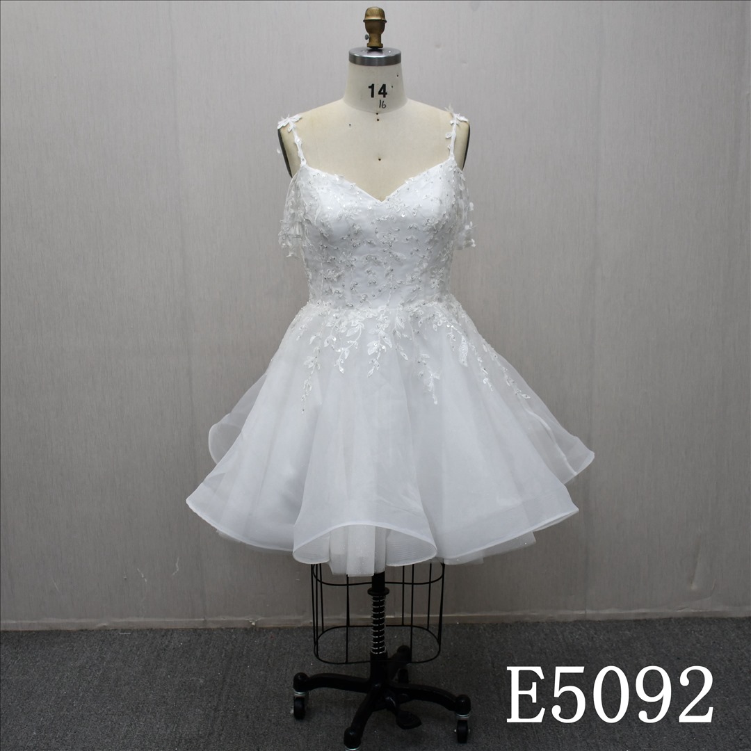 Guangzhou Bridal Gown Factory Sweetheart Spaghetti Strap Short Wedding Dress Lace Beaded Mini Bridal Gown Zipper Back