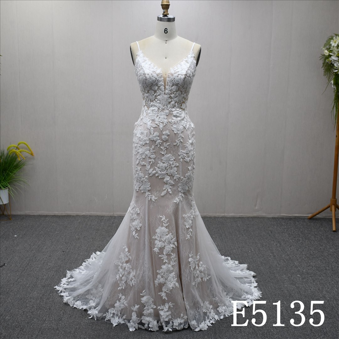 Guangzhou Bridal Gown Factory Deep V Spaghetti Strap Mermaid Wedding Dress 3D Floral Lace Illusion Back Bridal Gown Pearl Button Sweep Train
