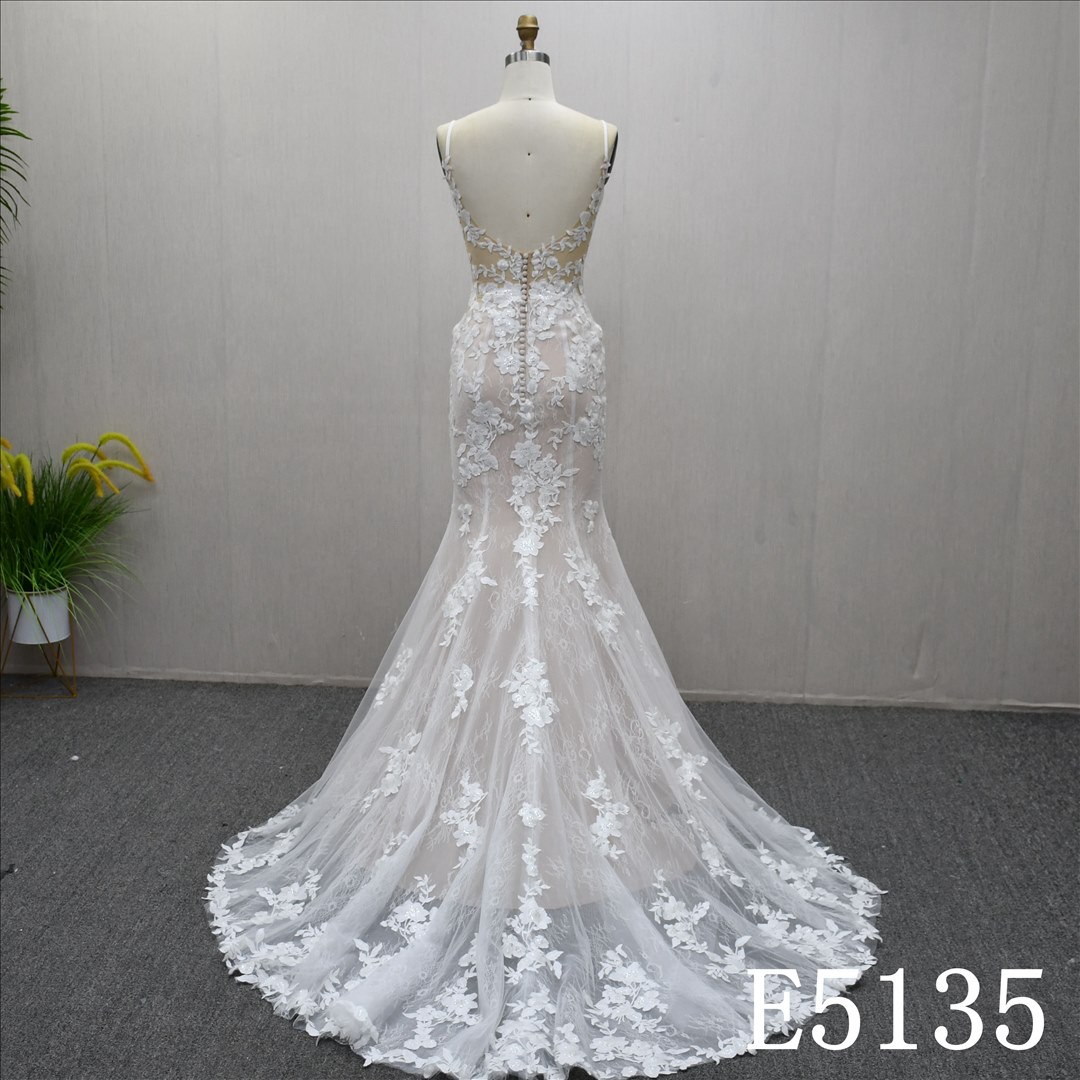 Guangzhou Bridal Gown Factory Deep V Spaghetti Strap Mermaid Wedding Dress 3D Floral Lace Illusion Back Bridal Gown Pearl Button Sweep Train