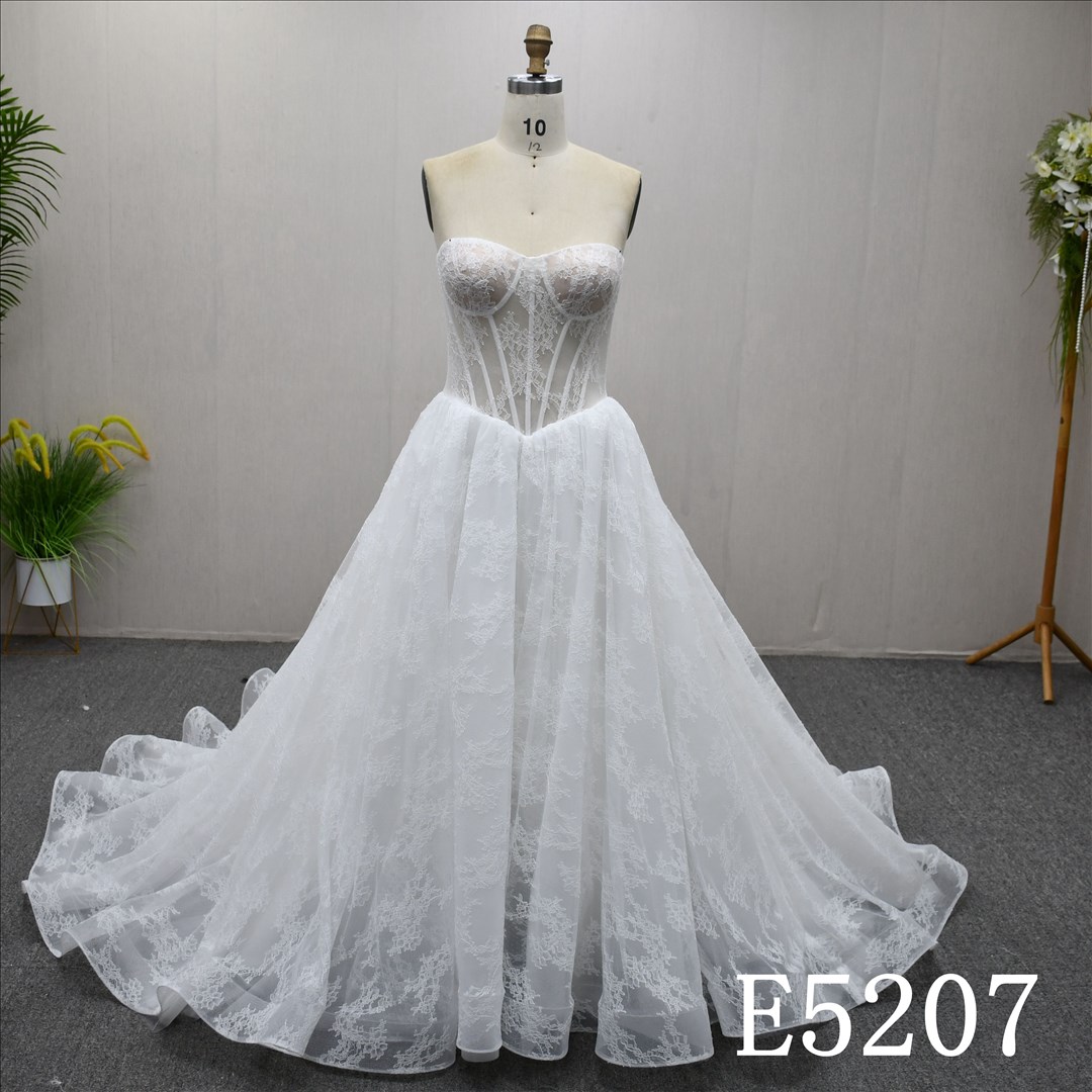 Guangzhou Bridal Gown Factory Strapless Sweetheart Corset A Line Wedding Dress Sheer Lace Tulle Bridal Gown Lace Up Chapel Train